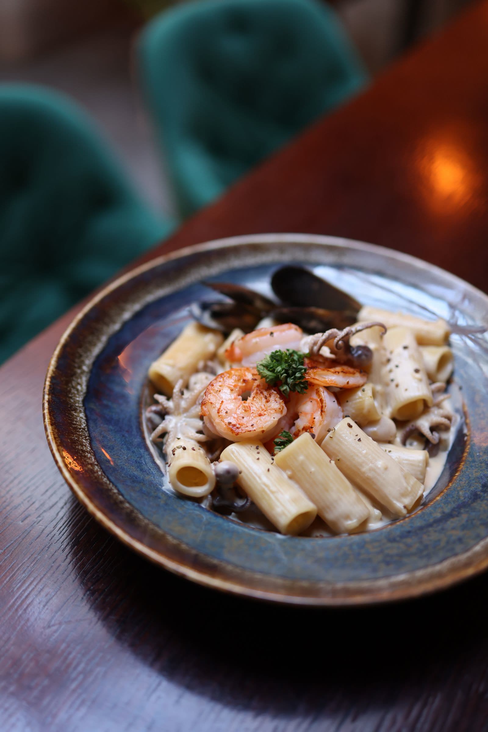 Linguine allo scoglio with seafood
