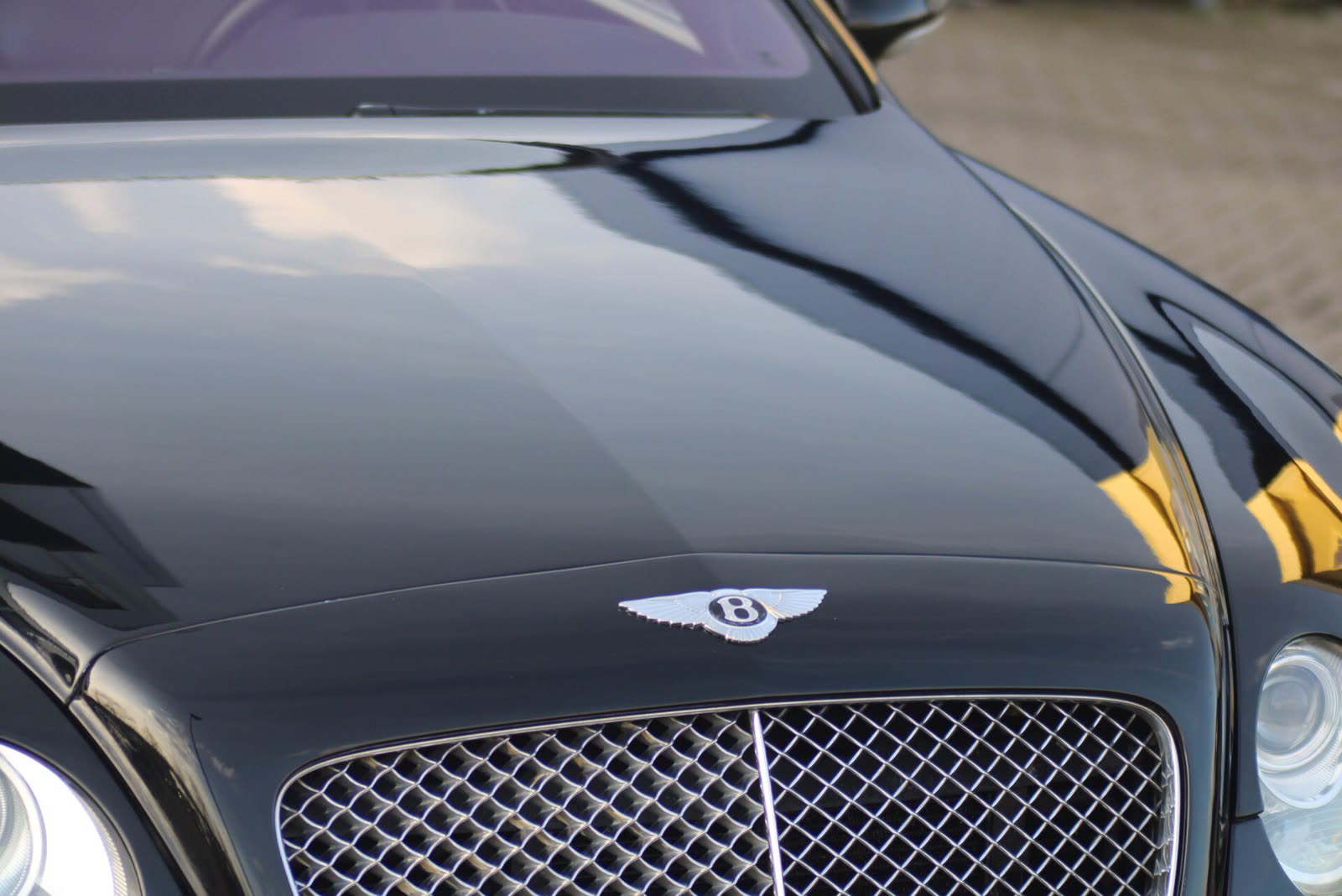 Bentley — detail na behandeling