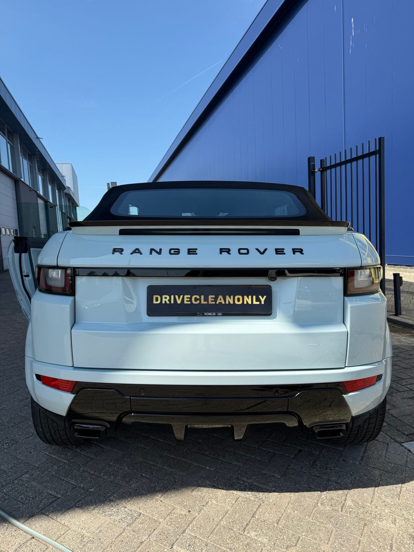 Range Rover Evoque cabriolet met DriveCleanOnly-kentekenplaat